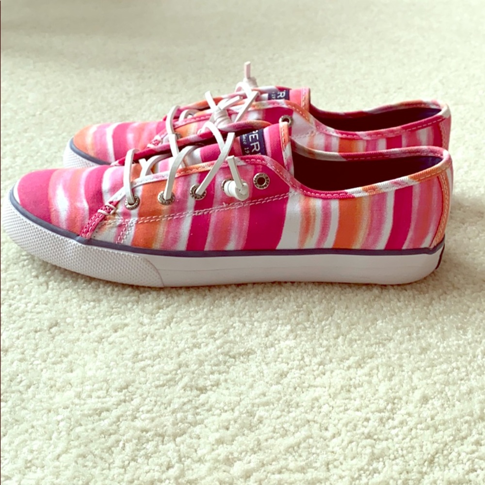 ADORABLE casual walkable shoes.